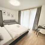 Nest Center Apartman *
